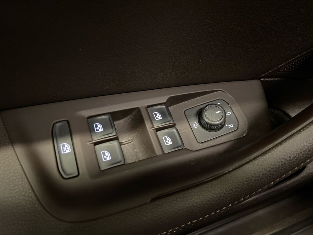 Volkswagen Passat 2016 Keltainen