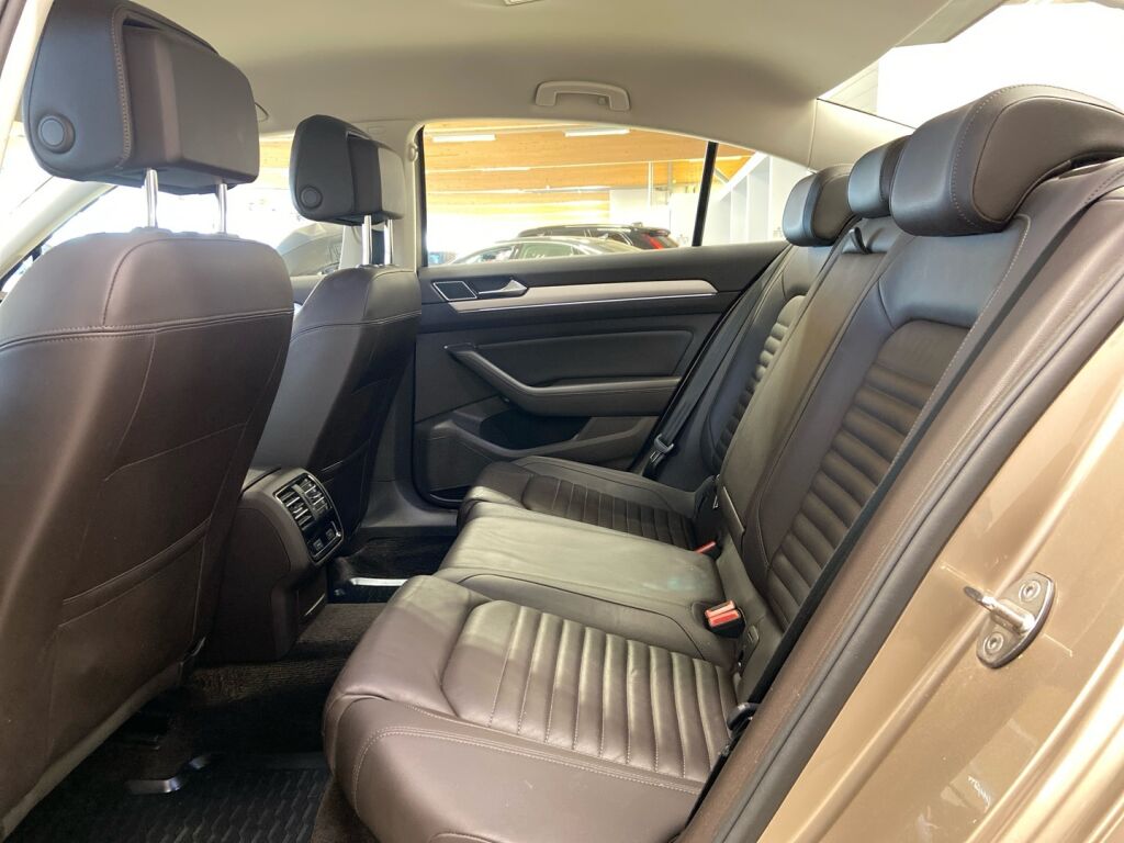 Volkswagen Passat 2016 Keltainen