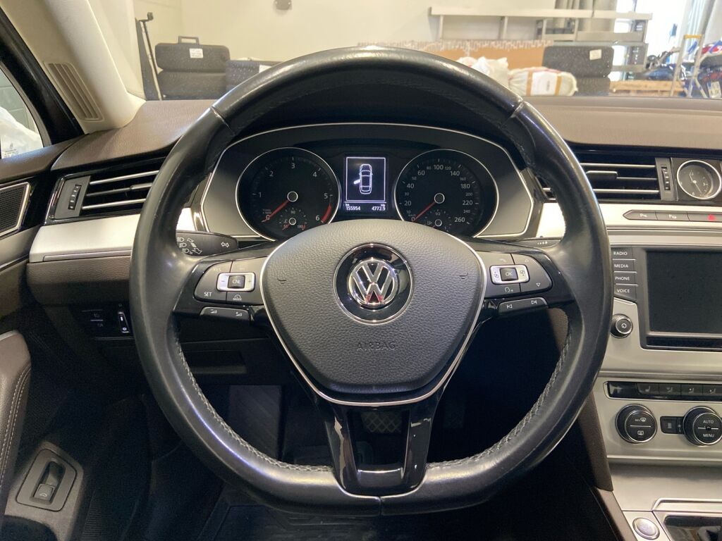 Volkswagen Passat 2016 Keltainen