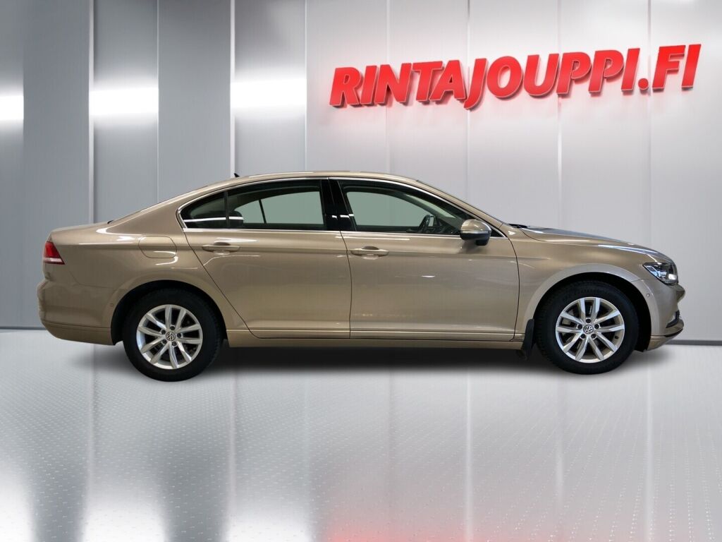 Volkswagen Passat 2016 Keltainen