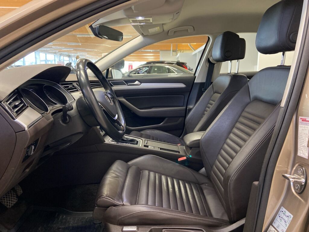 Volkswagen Passat 2016 Keltainen