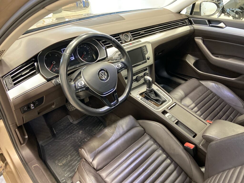 Volkswagen Passat 2016 Keltainen