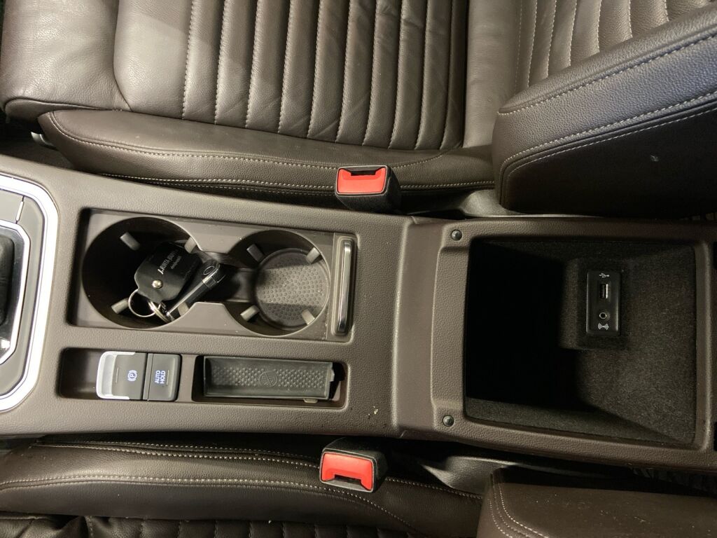 Volkswagen Passat 2016 Keltainen