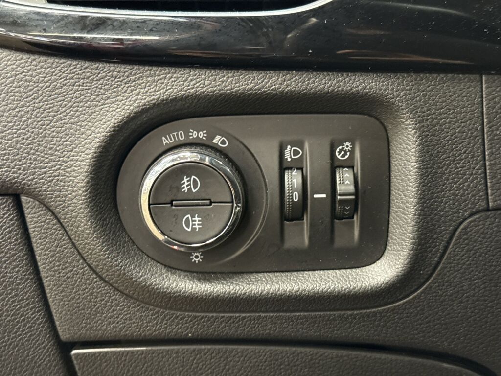 Opel Astra 2016 Punainen