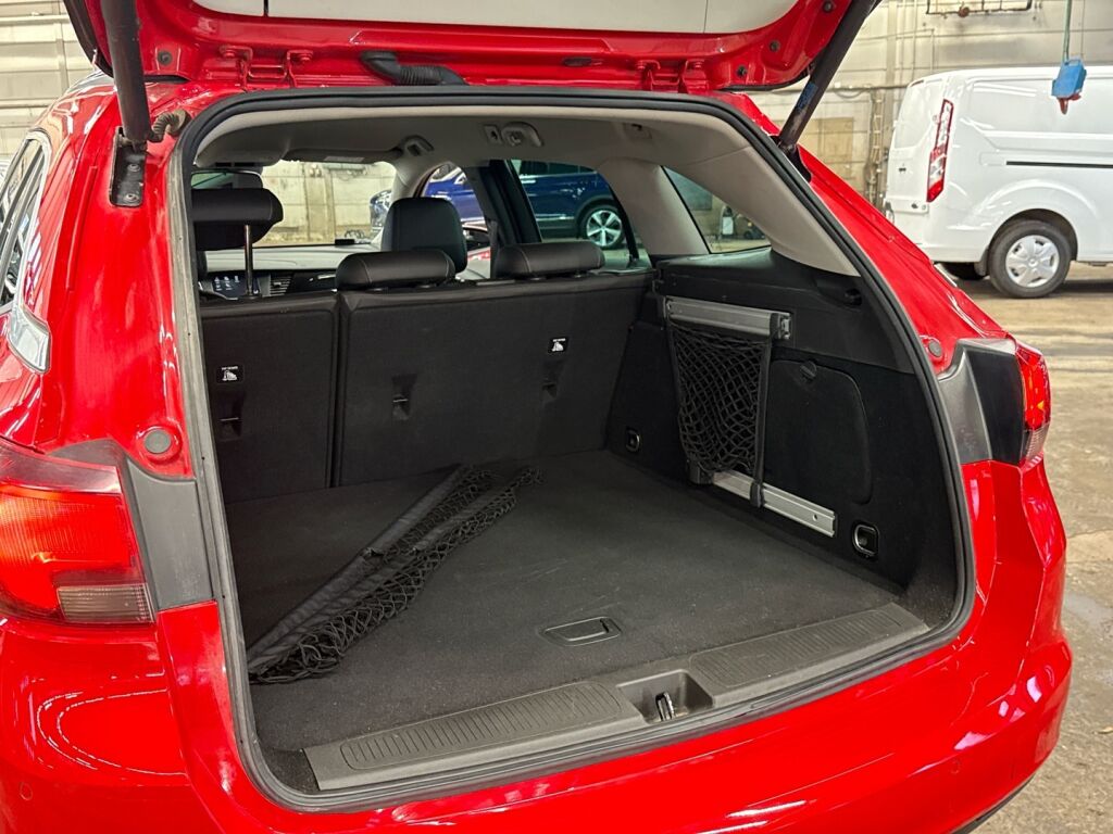 Opel Astra 2016 Punainen