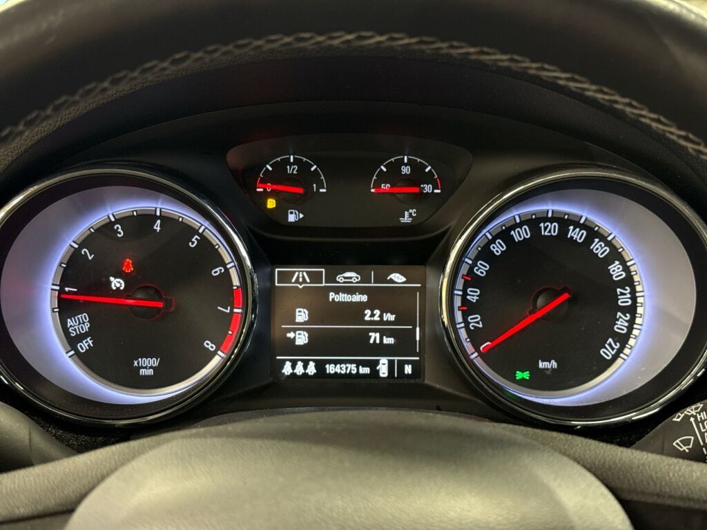 Opel Astra 2016 Punainen