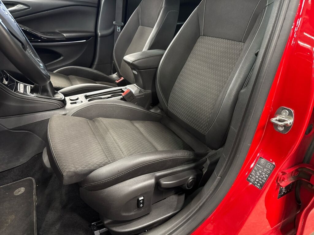 Opel Astra 2016 Punainen