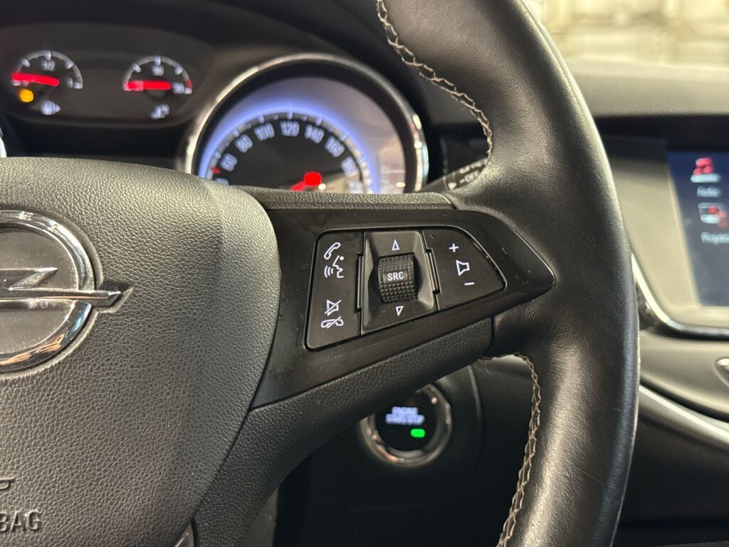 Opel Astra 2016 Punainen