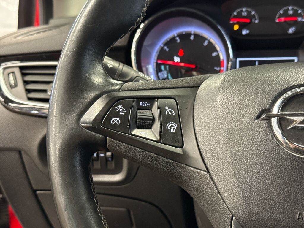 Opel Astra 2016 Punainen