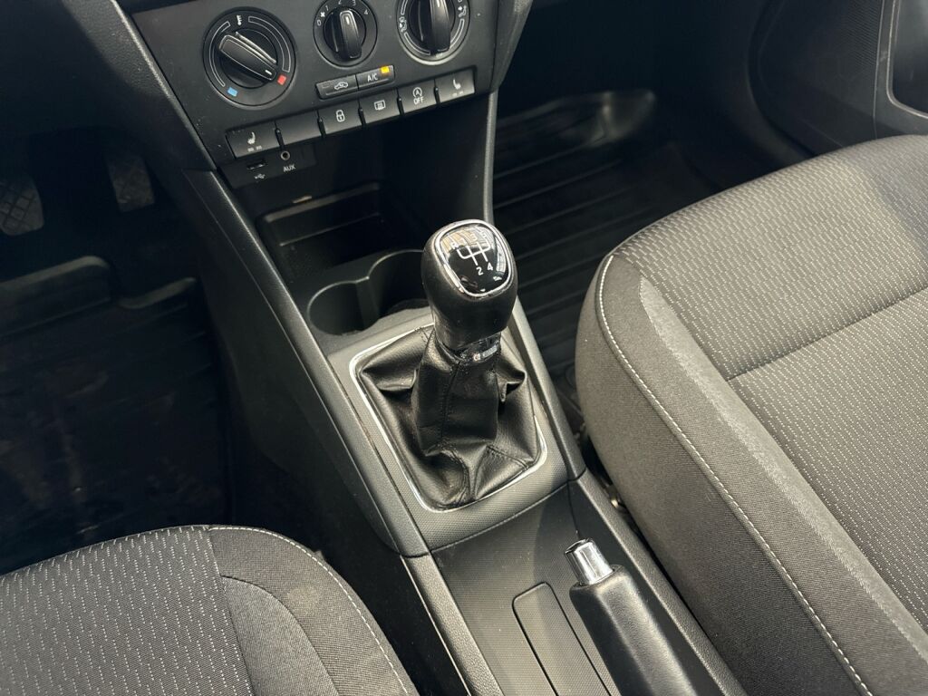 Skoda Rapid 2016 Punainen