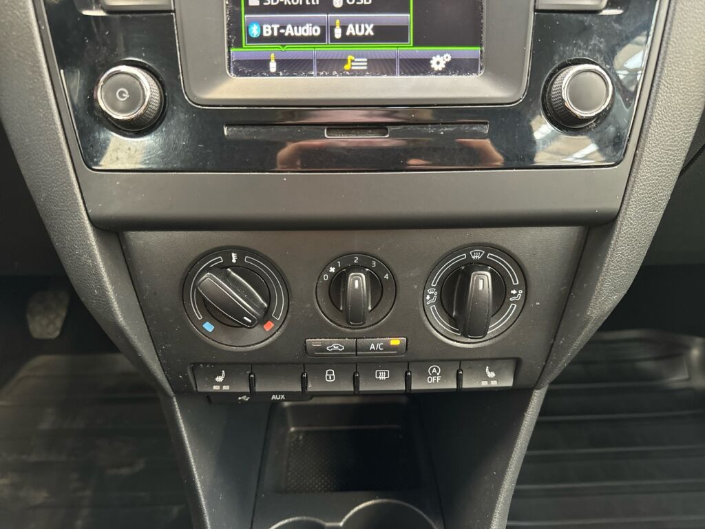 Skoda Rapid 2016 Punainen