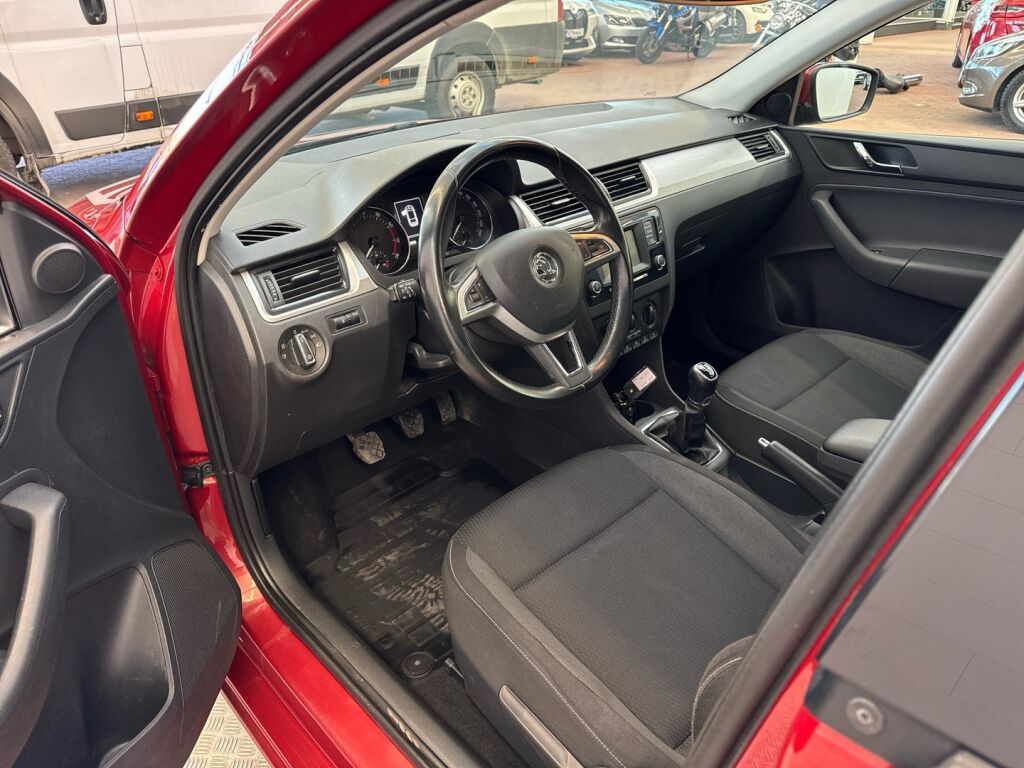 Skoda Rapid 2016 Punainen