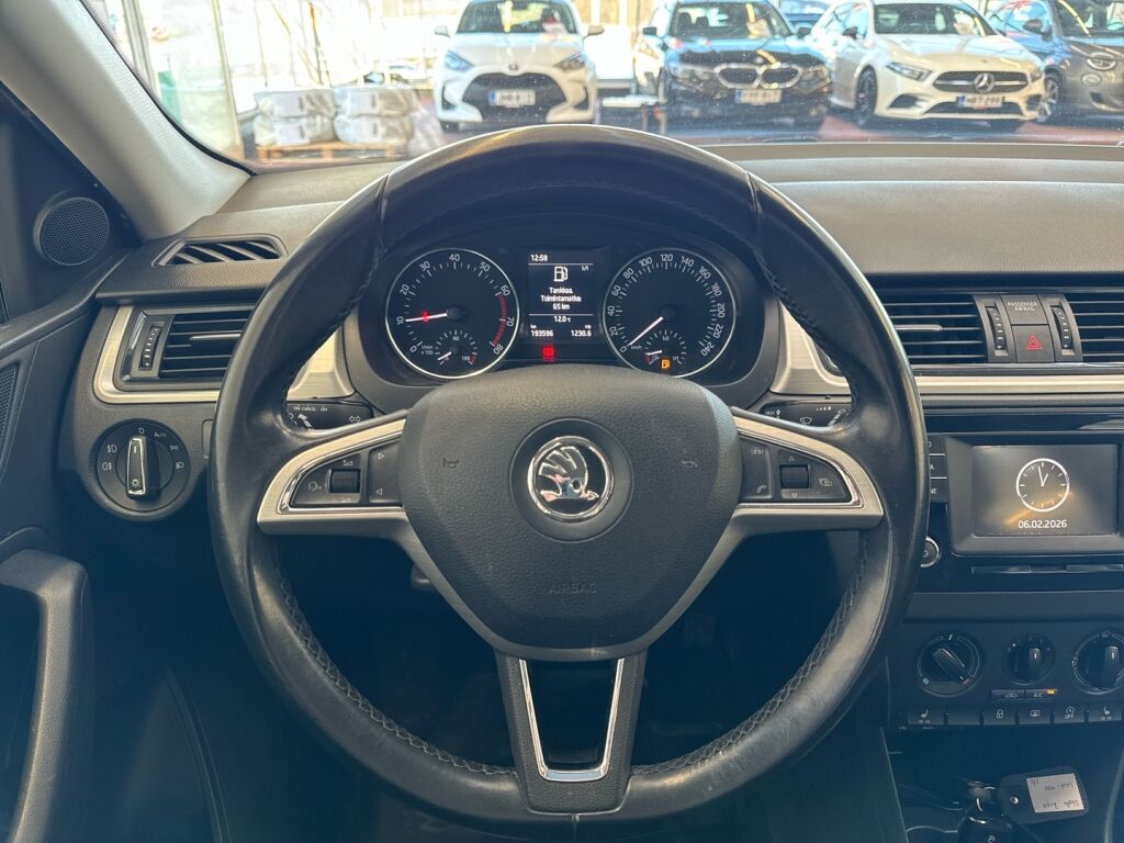 Skoda Rapid 2016 Punainen
