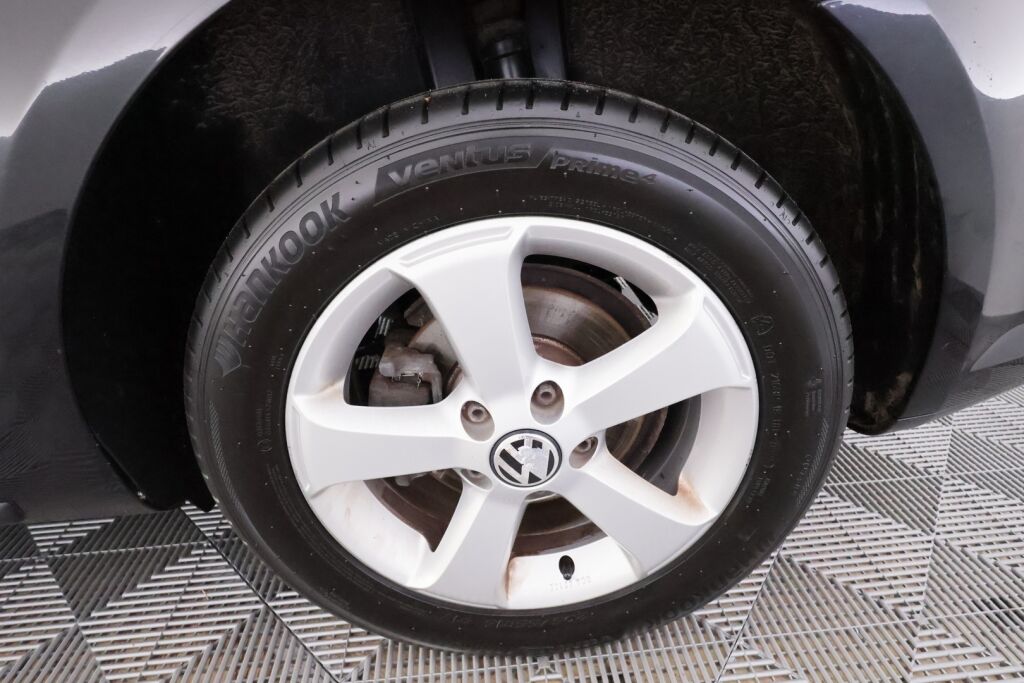 Volkswagen Touran 2011 Musta