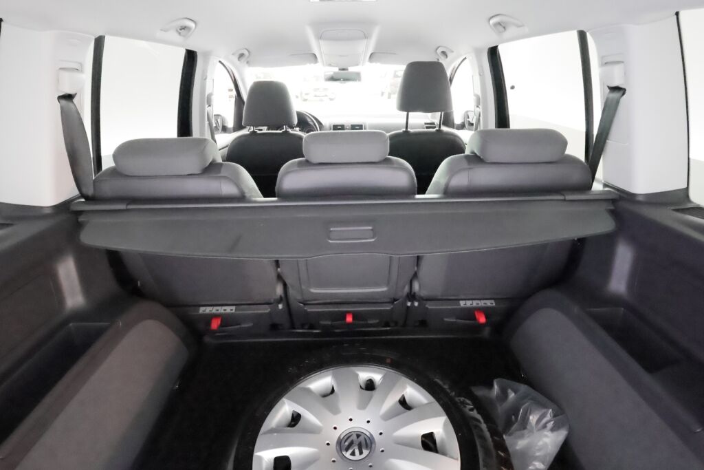 Volkswagen Touran 2011 Musta