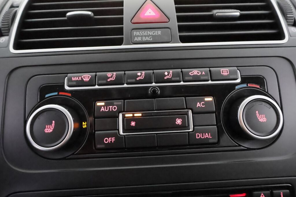 Volkswagen Touran 2011 Musta