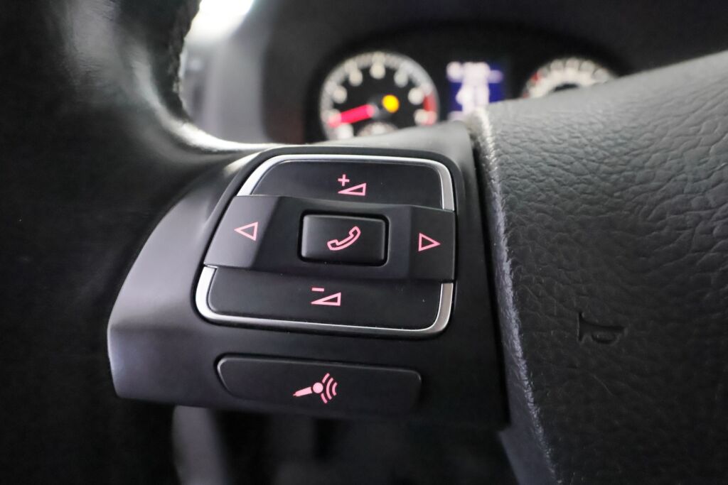 Volkswagen Touran 2011 Musta