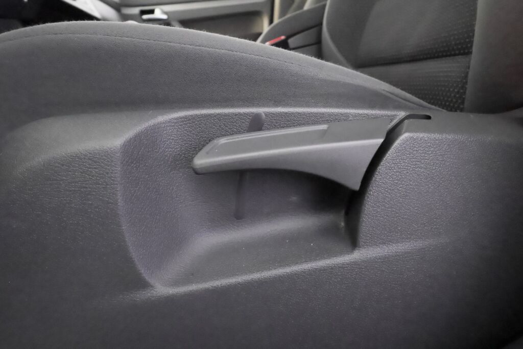 Volkswagen Touran 2011 Musta