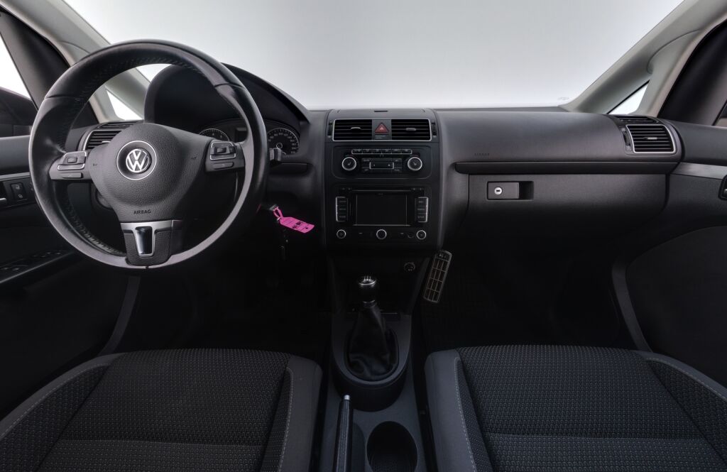 Volkswagen Touran 2011 Musta