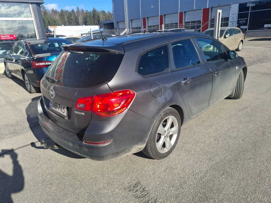 Opel Astra 2012 Harmaa