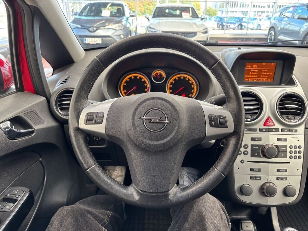 Opel Corsa 2012 Punainen