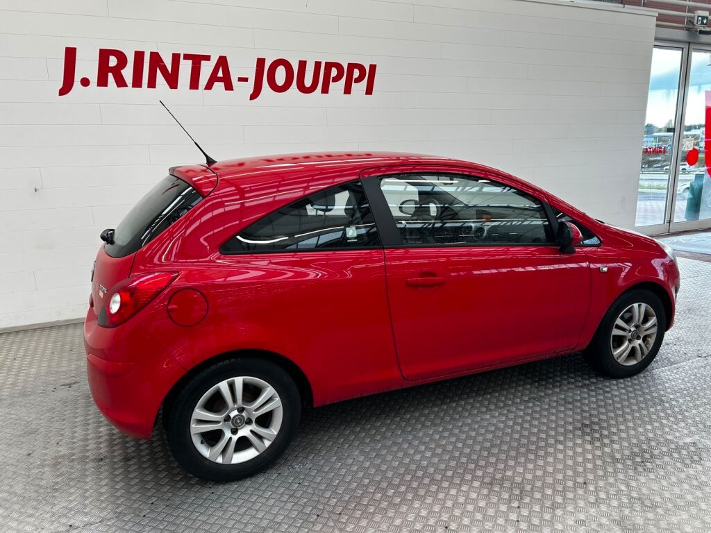 Opel Corsa 2012 Punainen