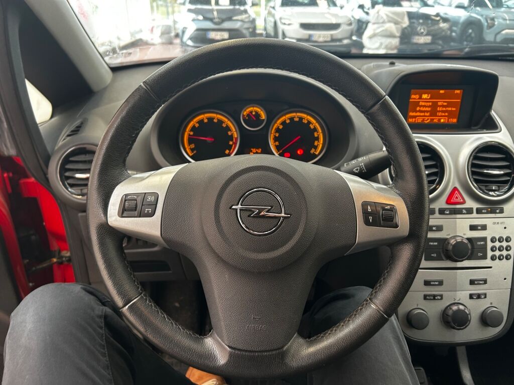 Opel Corsa 2012 Punainen