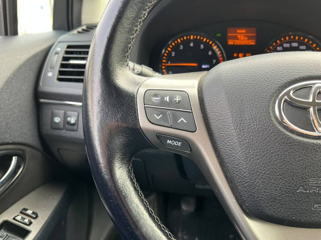 Toyota Avensis 2012 Harmaa
