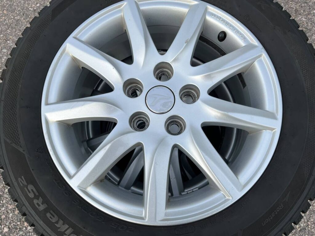 Toyota Avensis 2012 Harmaa