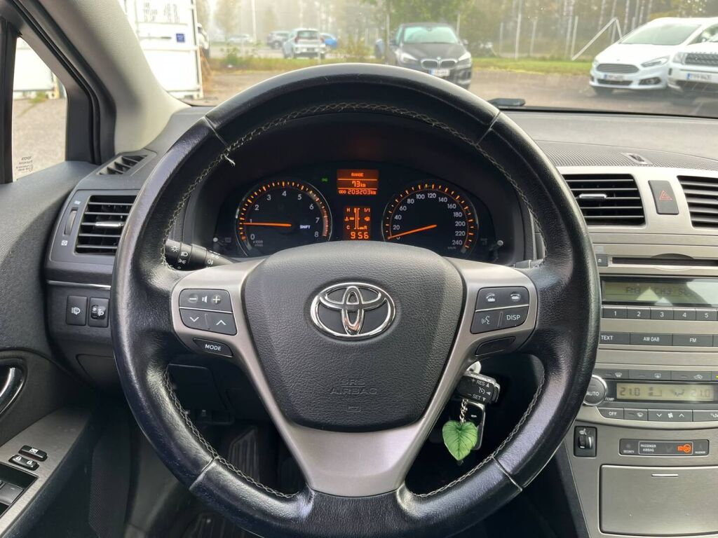 Toyota Avensis 2012 Harmaa