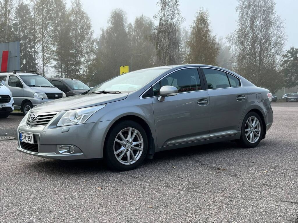 Toyota Avensis 2012 Harmaa