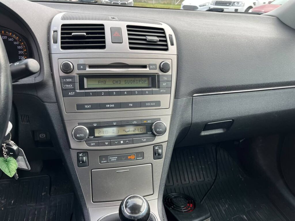 Toyota Avensis 2012 Harmaa