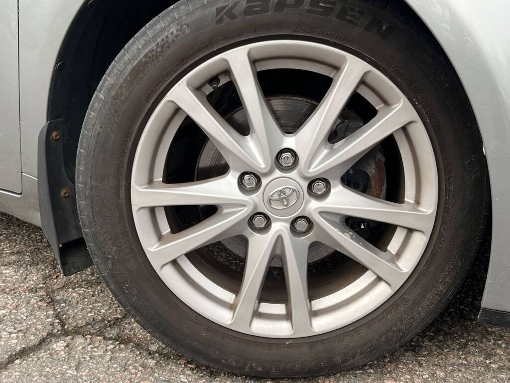 Toyota Avensis 2012 Harmaa