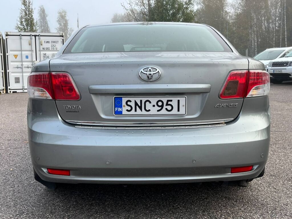 Toyota Avensis 2012 Harmaa