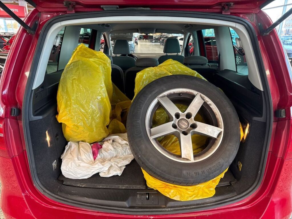 Seat Alhambra 2012 Punainen