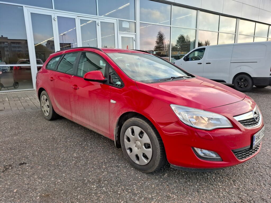 Opel Astra 2012 Punainen