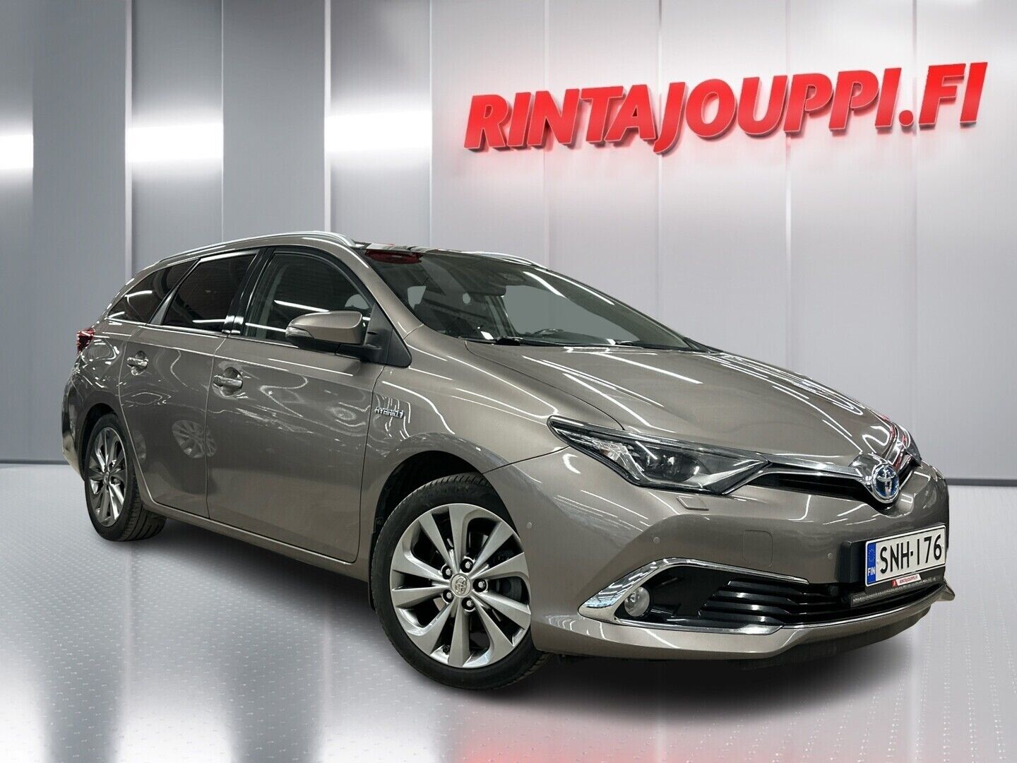 Ruskea (beige) Toyota Auris