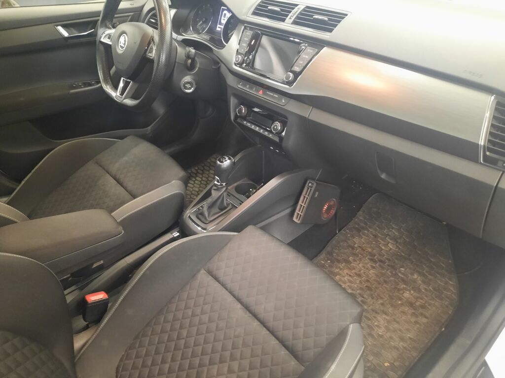 Skoda Fabia 2015 Valkoinen