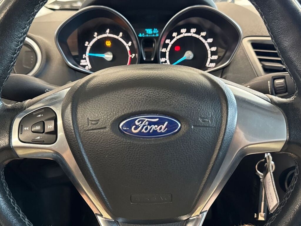 Ford Fiesta 2015 Sininen