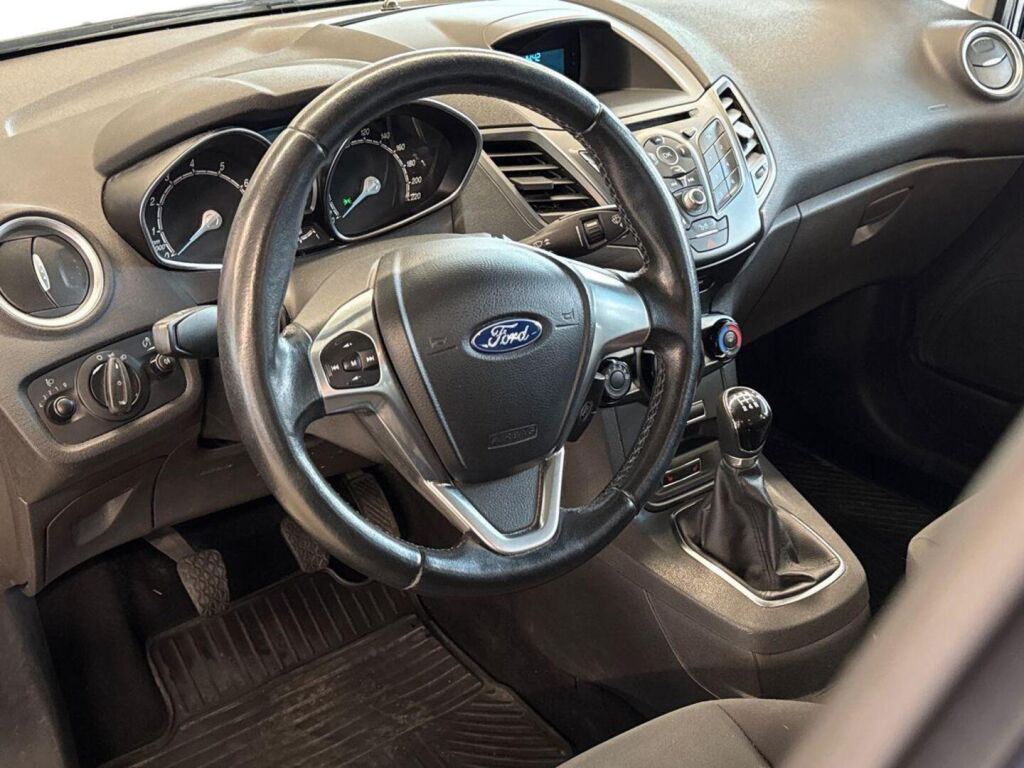 Ford Fiesta 2015 Sininen