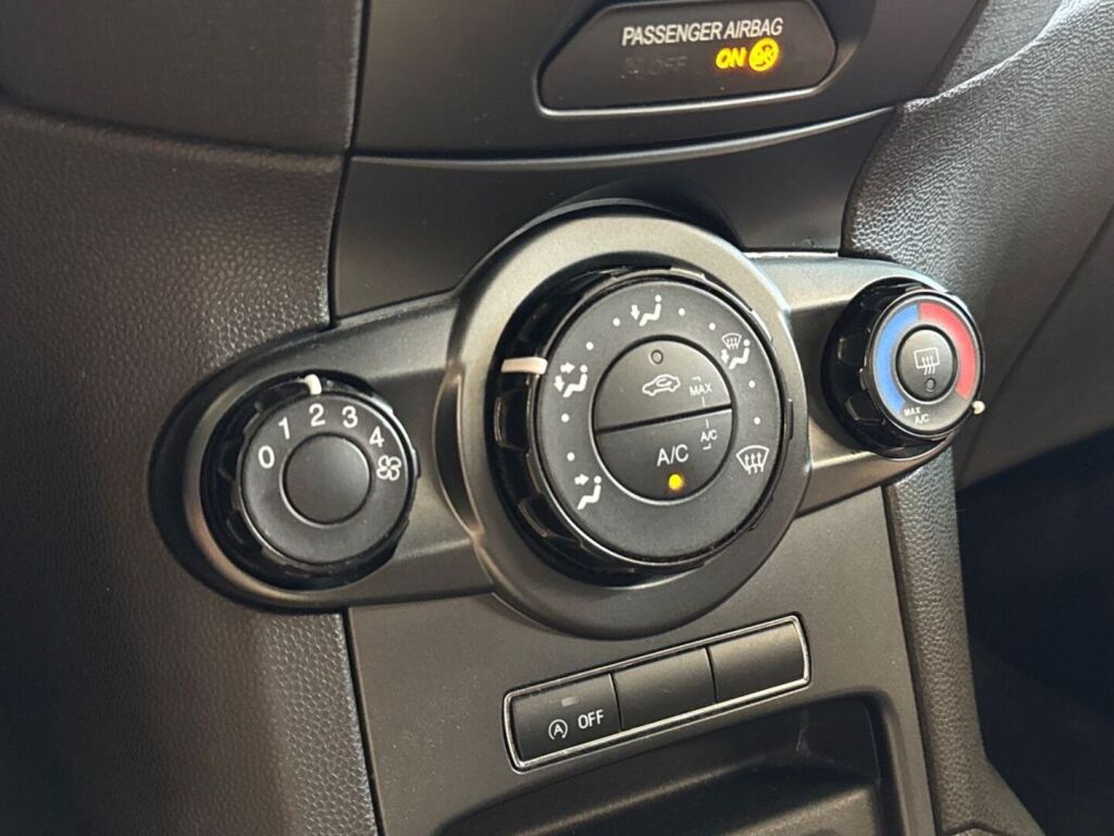 Ford Fiesta 2015 Sininen