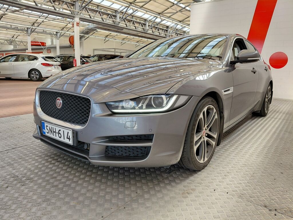 Jaguar XE 2015 Harmaa