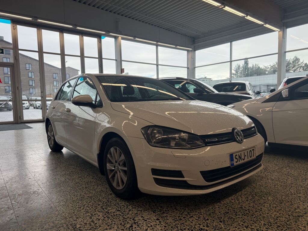 Volkswagen Golf 2015 Valkoinen