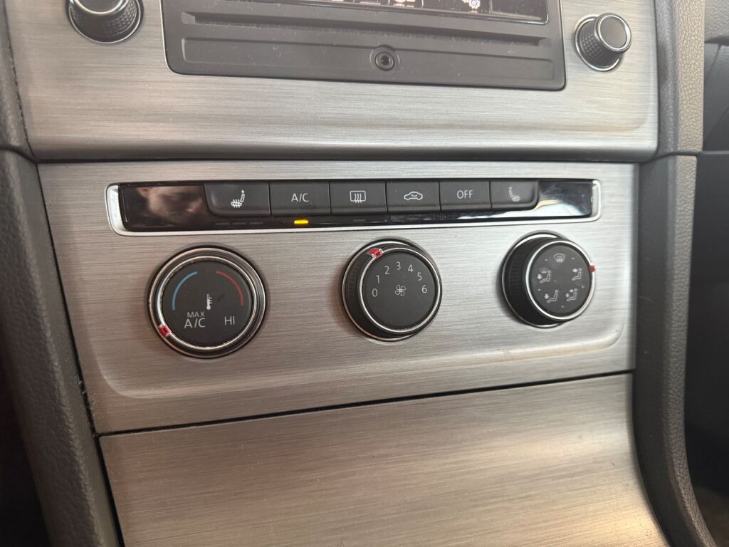Volkswagen Golf 2015 Valkoinen