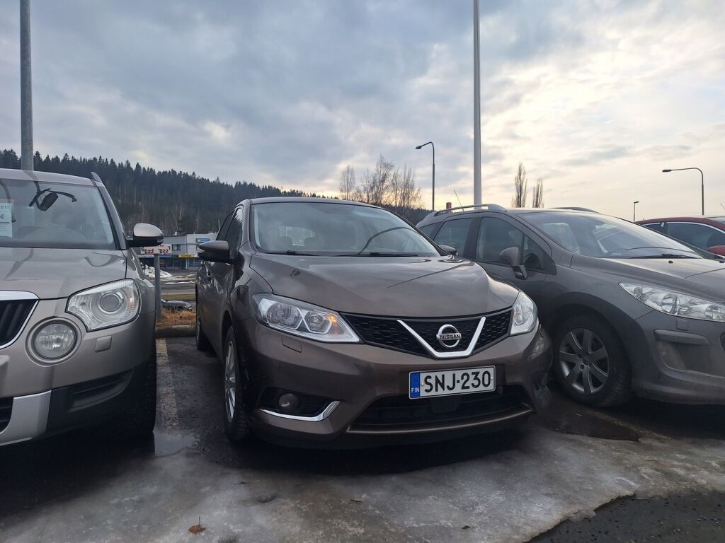 Nissan Pulsar 2015 Ruskea (beige)
