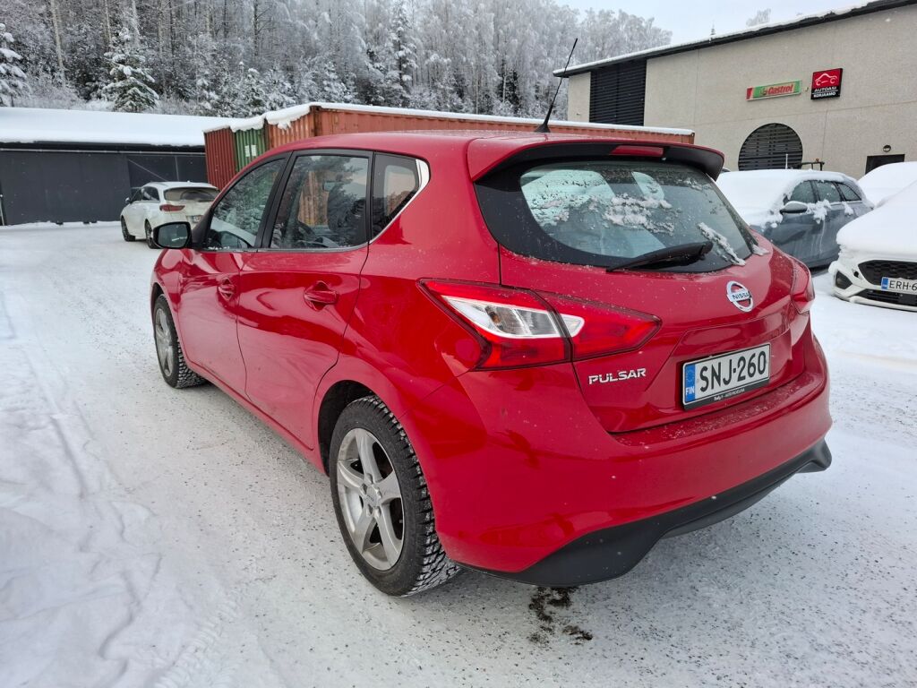 Nissan Pulsar 2016 Punainen