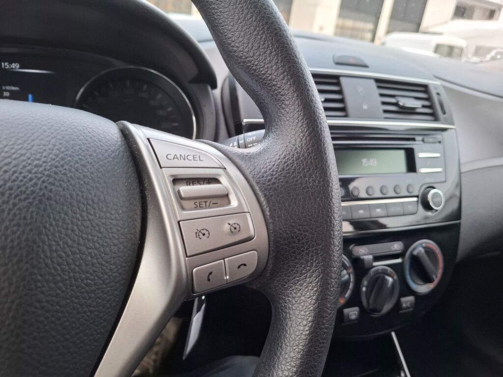 Nissan Pulsar 2016 Punainen