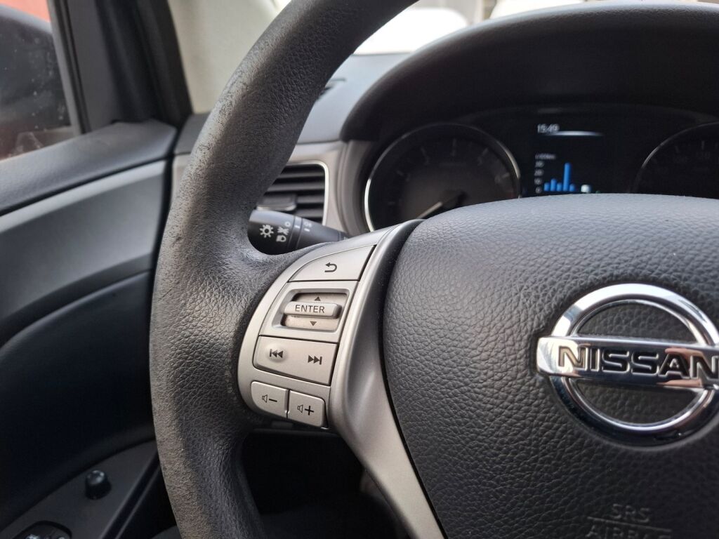 Nissan Pulsar 2016 Punainen