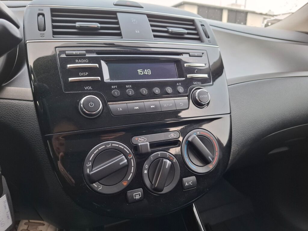 Nissan Pulsar 2016 Punainen