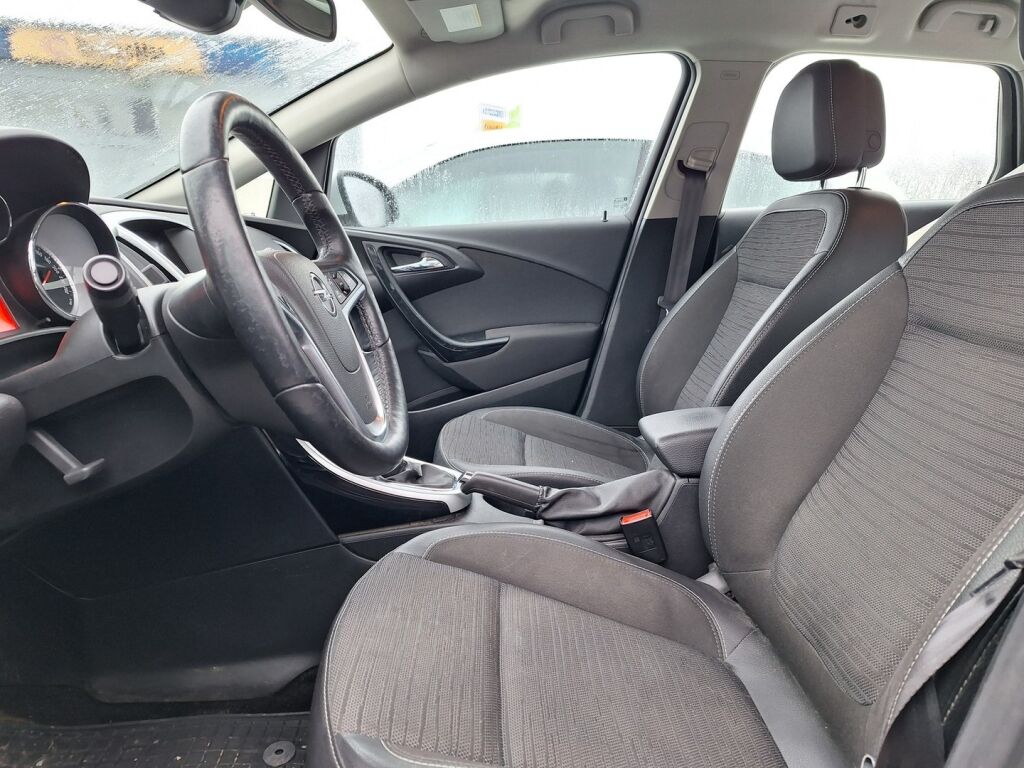 Opel Astra 2015 Hopea